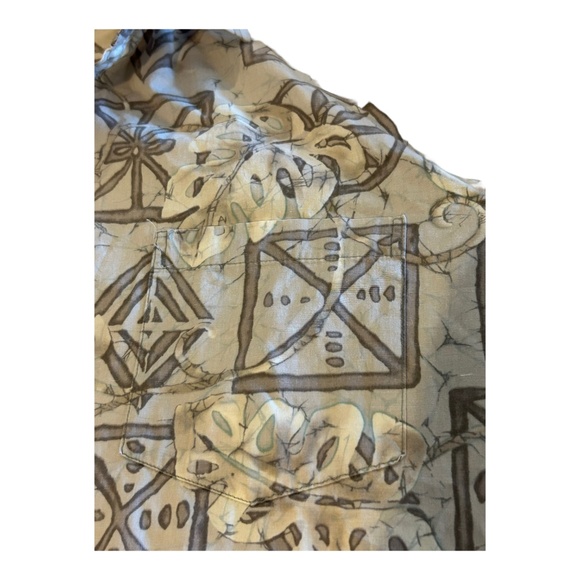 Hawaiin Shirt - Picture 2 of 3